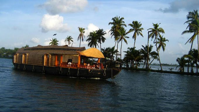 kumarakom backwater cruise