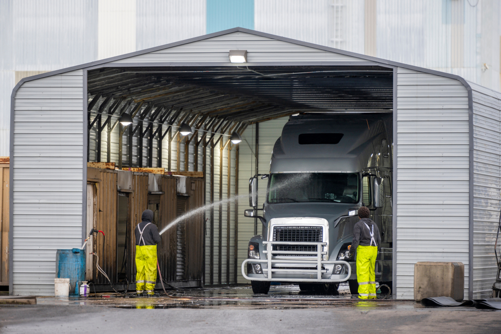 How to Wash Big Trucks Properly