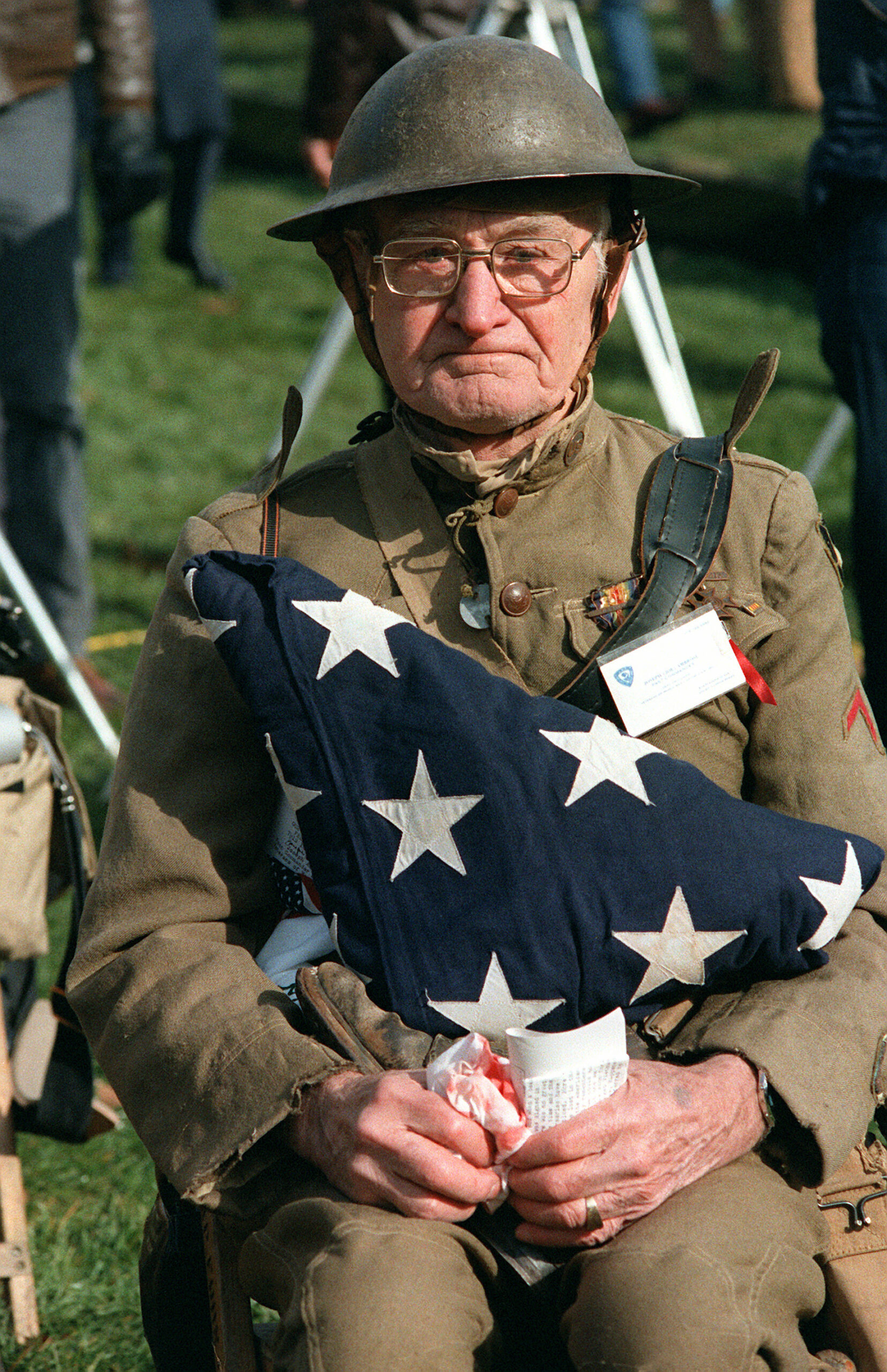 U.S. veteran holding an American flag at the Vietnam Veterans Memorial